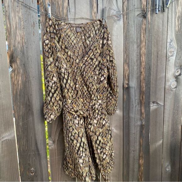 Charlie Jade 100% Silk Belted Romper Roll Tab Sleeve Size S Small Printed - Picture 11 of 14